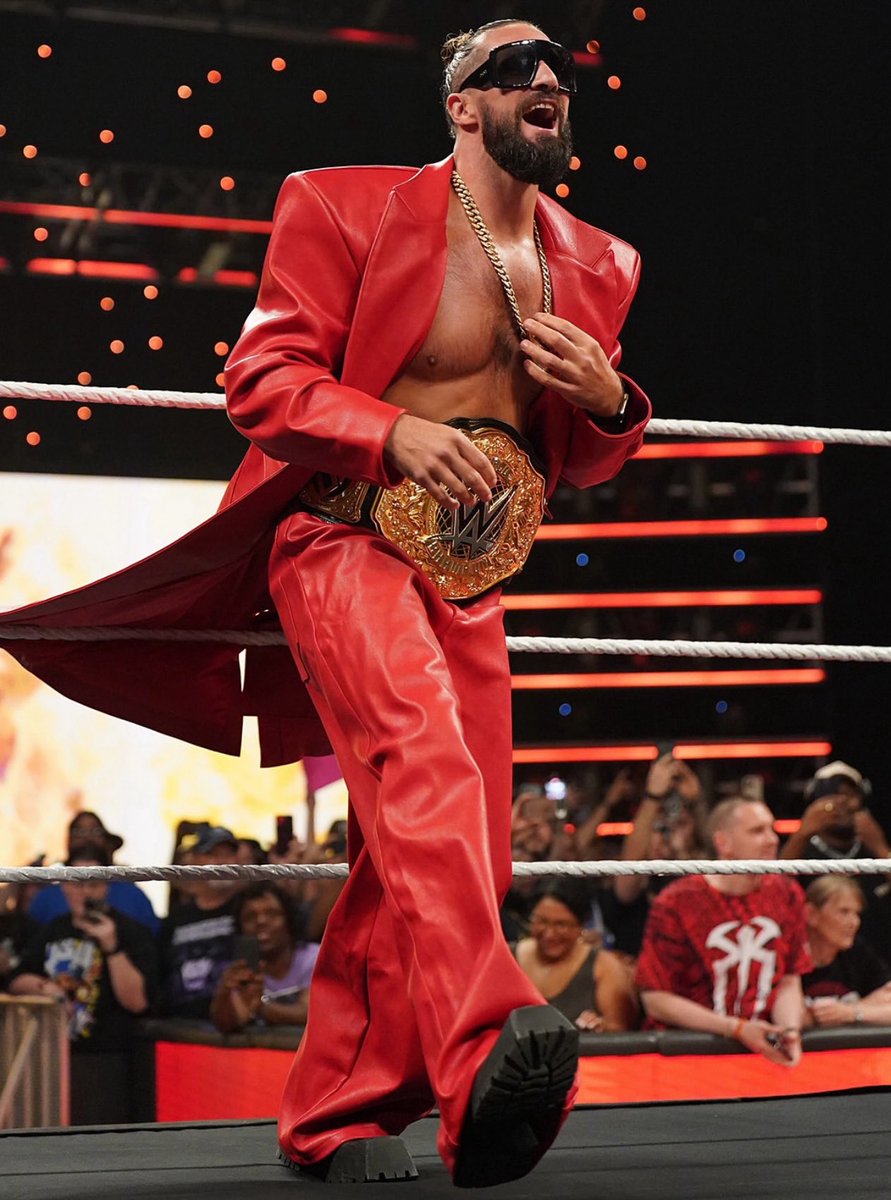 I love how Seth and Becky always match their outfits every single time