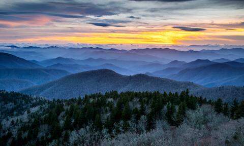 Almost Heaven, West Virginia
Blue Ridge Mountains, Shenandoah River
Life is old there, older than the trees
Younger than the mountains, growin' like a breeze

Country roads, take me home
To the place I belong
West Virginia, mountain mama
Take me home, country roads