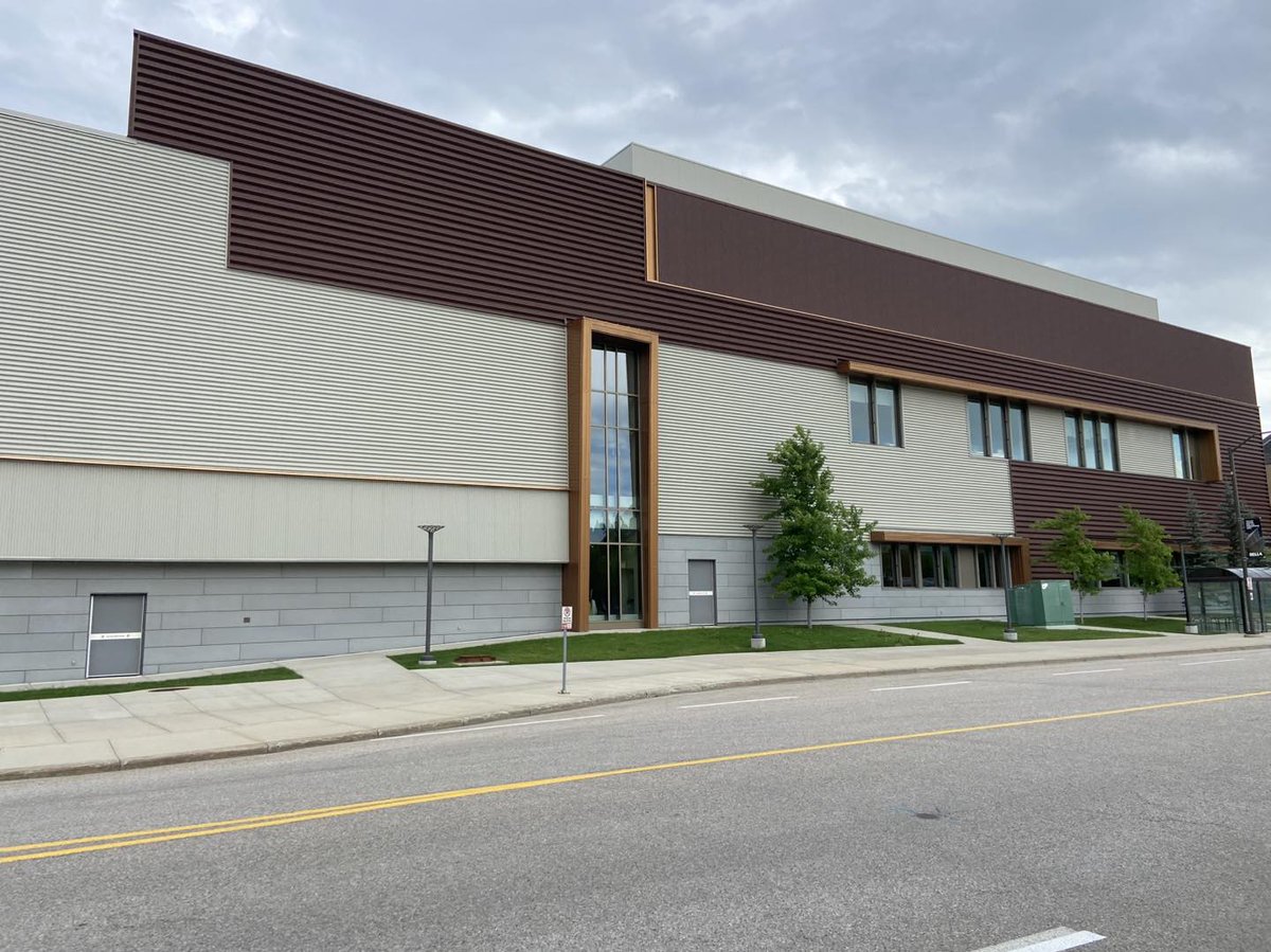 The Queen and I are presently enjoying being at the Summit Conference in Calgary, Alberta, which is being attended by 500 young people, most of whom are Canadians from the United Reformed and the Canadian Reformed denominations (photo 1). Dr. Jerry Bilkes and I (photo 2) are the