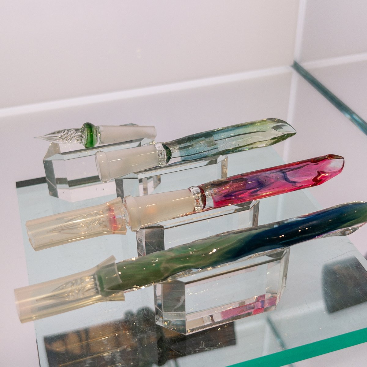 《ガラスペン POP UP イベント開催！》
2025/8/6(水)-8/19(火)

日本橋三越本店本館5階 STAs -STATIONERY STATION-店内にて、人気ガラス作家様の作品を展示販売いたします👏

■展開ブランド紹介
《NORTHERNLIGHTS》

------------------------------------------------------