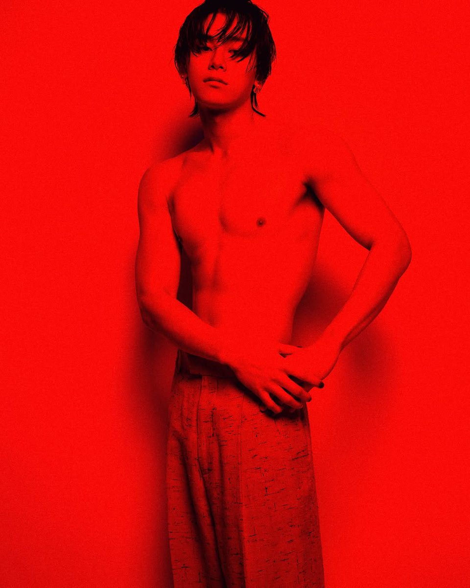 woomibn's tweet photo. There’s something dangerous about the way he moves under red lights. https://t.co/kRMwCyOOaH