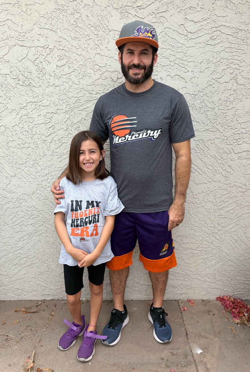 ShoshanaSimones's tweet image. Newest @PhoenixMercury season ticket holders! 💜🧡 #XFactor #MightyMercury