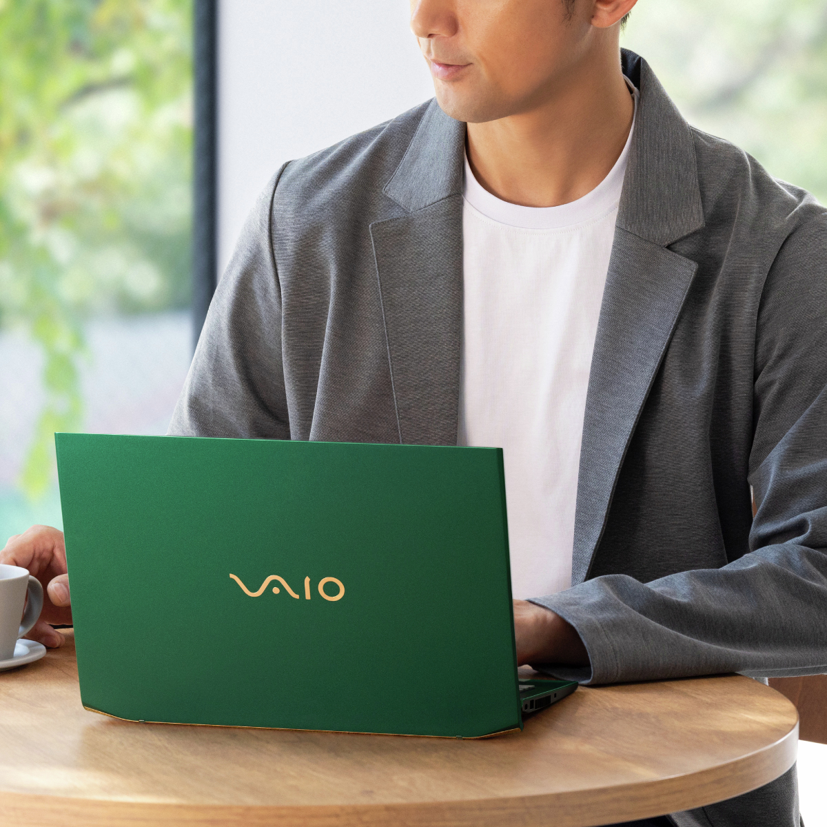 PressVaio's tweet image. 今日は #WorldWideWebの日
みなさんは普段どのようなデバイスでインターネットを利用しますか？👀
家でも外でもPCで快適に作業するなら、VAIO PCで💻
vaio.com