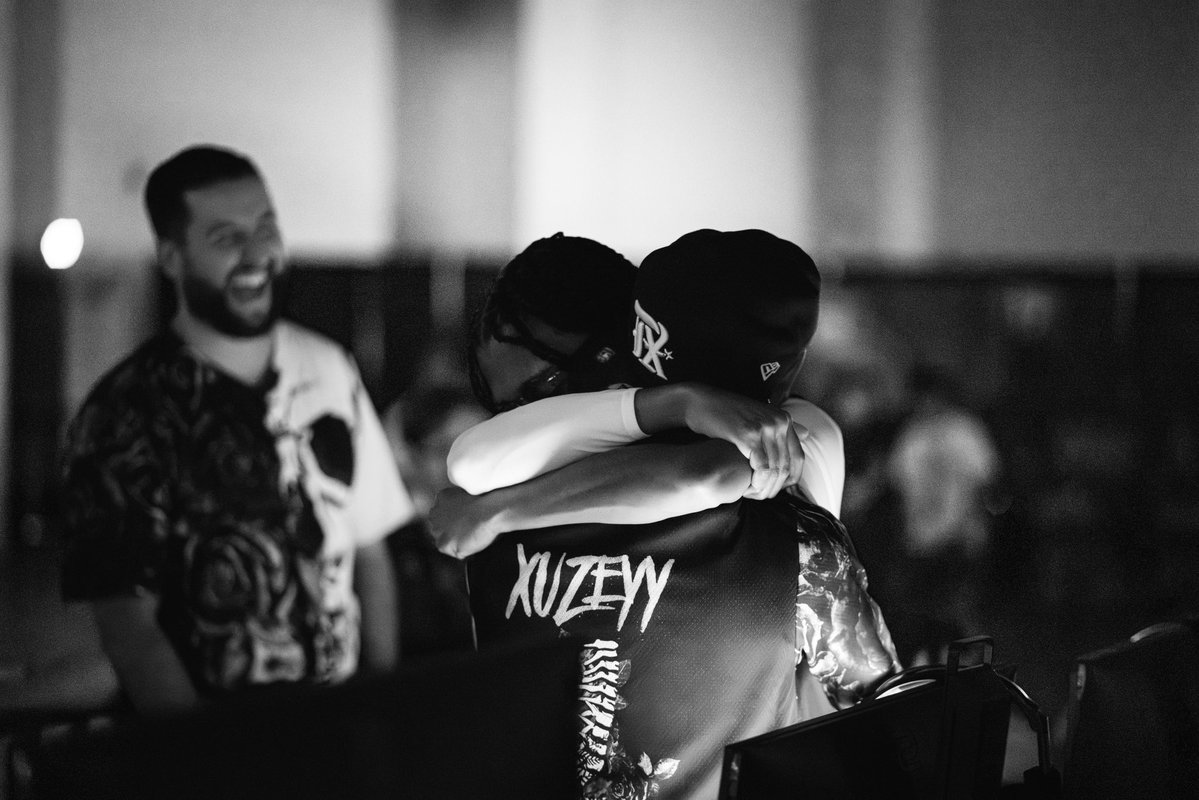 dead inside (@darkinsidegg) on Twitter photo “FINALLYYYY!!!”
One of the most heartwarming moments of the event- our guys <a href="/Xuzey_/">Xu</a> and <a href="/Euzey_/">Euzey</a> won the Infinite 2v2 at the <a href="/HCS/">Halo Esports</a> Salt Lake Major!
This hug says it all! 🤍
📸 <a href="/ElZeno_/">David l Zeno</a> “FINALLYYYY!!!”
One of the most heartwarming moments of the event- our guys <a href="/Xuzey_/">Xu</a> and <a href="/Euzey_/">Euzey</a> won the Infinite 2v2 at the <a href="/HCS/">Halo Esports</a> Salt Lake Major!
This hug says it all! 🤍
📸 <a href="/ElZeno_/">David l Zeno</a>