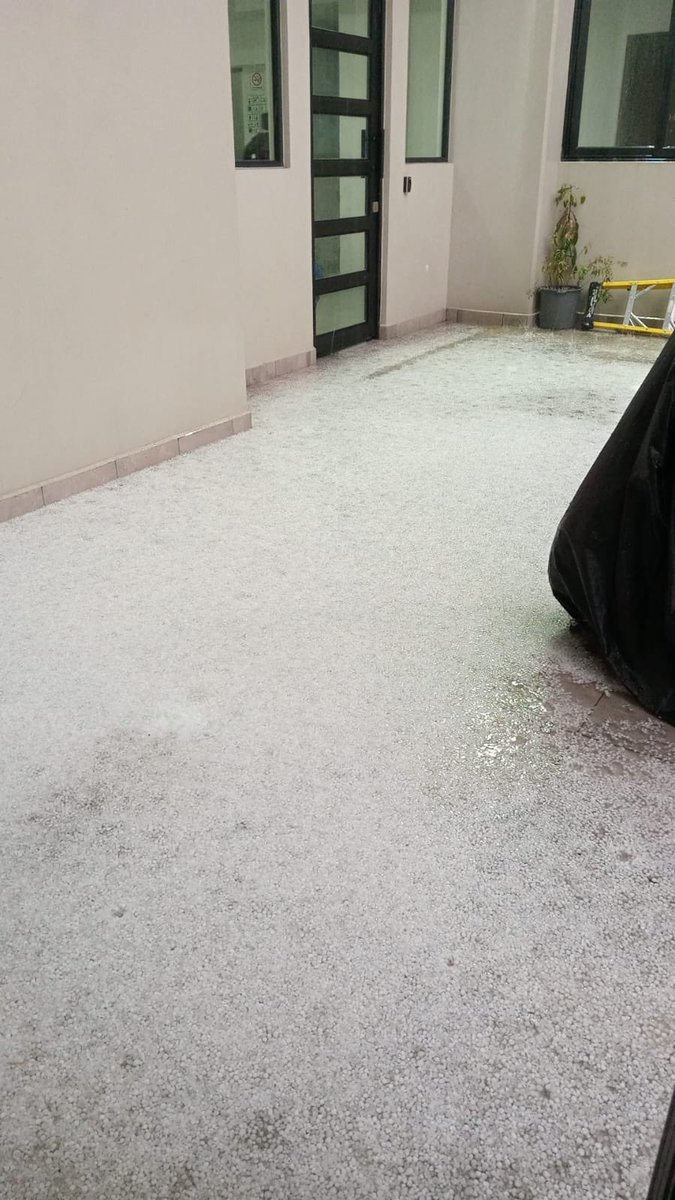 ramlittle's tweet photo. #granizo en la BJ https://t.co/51IWfXjwpn