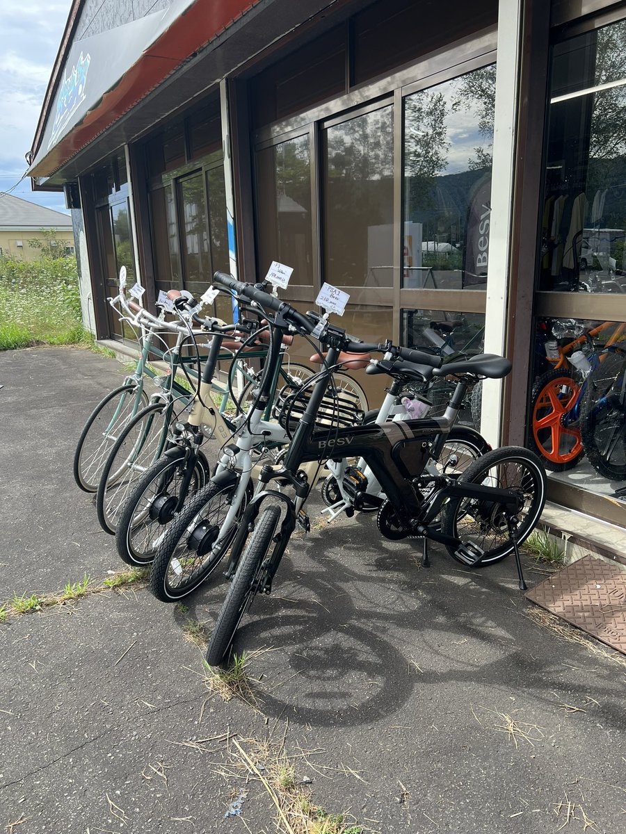 saito_shop's tweet photo. 本日はお天気も良さそうなので試乗車の一部を店頭に出しておりますので試乗はお気軽にお声がけください!
トーキョーバイク、BESV、votaniが出ております!
#アパレル #ストリート
#XLARGE #xlarge
#MxMxM #マジカル #マモミ
#SNEAKERLAB
#自転車 #BRONX #rainbow #BESV #votani
#tokyobike #DAHON #bianchi #yamaha #jykkjapan #RIGHTWAY #GT #glafit #YADEA
#BOOKMAN
#BMX #スケボー
#和寒 #北海道 #道北 #旭川近郊