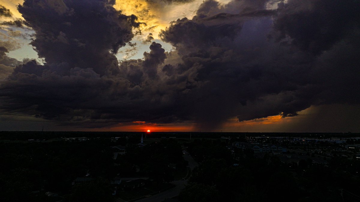 That's a different sky for central #Kentucky I gotta say. Photo by: #AirDroneOne.