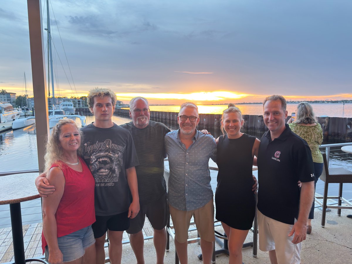 vaunot's tweet image. The Thompsons’ only travel in packs. Week 3 done 💥
Pads ✔️
Getting game ready ✔️
Can’t wait to have sunsets and good dinner with #family after game 1! 
#checkback in to see the game time!