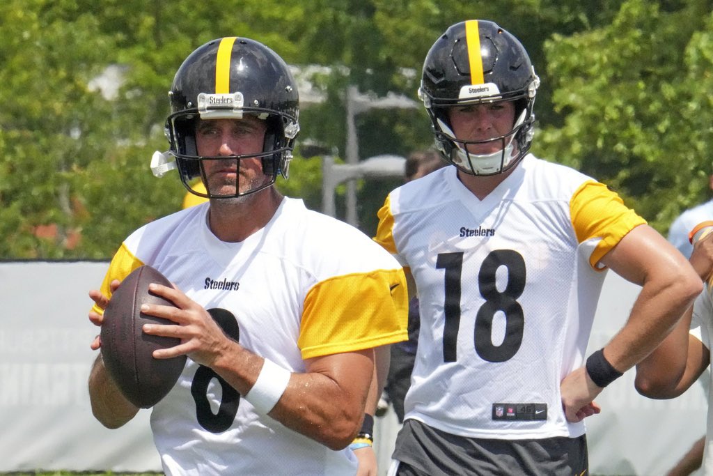 #Steelers rookie QB Will Howard, who banged his throwing hand in practice, suffered a fractured small bone in his hand, sources say. 

He’s having additional tests, but it’s likely no surgery is required. He’s expected to miss at least 3 weeks, but more info coming.