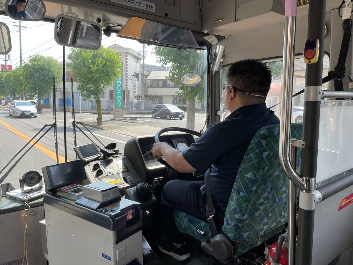 こんにちは😀#知多バス です🚌

今週、2名の新人運転士が選任試験を合格しました㊗️
暑い中ご苦労様でした🖐️これから実技教習（お客様を乗せて指導者が横乗り）を行い、最終審査を終えると一人立ちになります😄お二人とも優しいが顔に出ているので素敵な運転士さんになりますね😍がんばってください💪