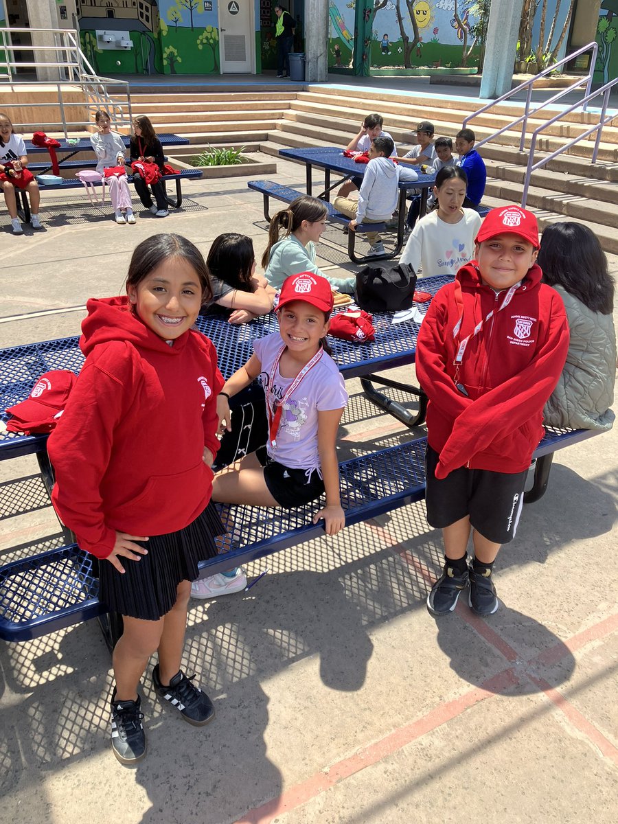 penceSBUSD's tweet image. Pence Safety Patrol was so excited to receive their uniforms today and are thrilled for this school year! @sbusd_news #pencepenguins @Supt_SBUSD