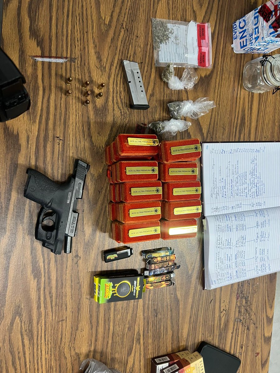 D2 Night Shift "East Aldine Proactive Unit" conducted a traffic stop. The investigation led to the arrest of one subject for a Stolen gun and POM. 
<a href="/HCSOTexas/">HCSOTexas</a> <a href="/HCSO_EastPatrol/">Major Joseph A. Blendermann</a> <a href="/AldineDistrict/">East Aldine District</a> <a href="/SheriffEd_HCSO/">Ed Gonzalez</a>