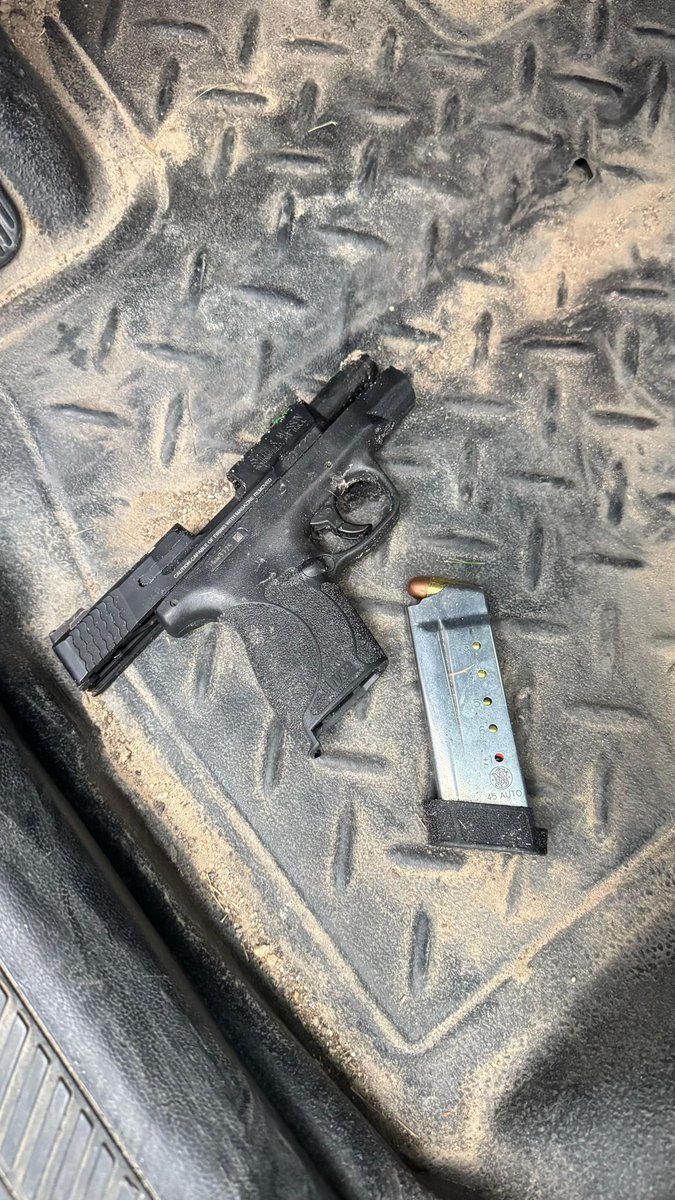 D2 Night Shift "East Aldine Proactive Unit" conducted a subject stop. The investigation led to the arrest of one subject for felon in possession of a weapon. 
<a href="/HCSOTexas/">HCSOTexas</a> <a href="/HCSO_EastPatrol/">Major Joseph A. Blendermann</a> <a href="/AldineDistrict/">East Aldine District</a> <a href="/SheriffEd_HCSO/">Ed Gonzalez</a>