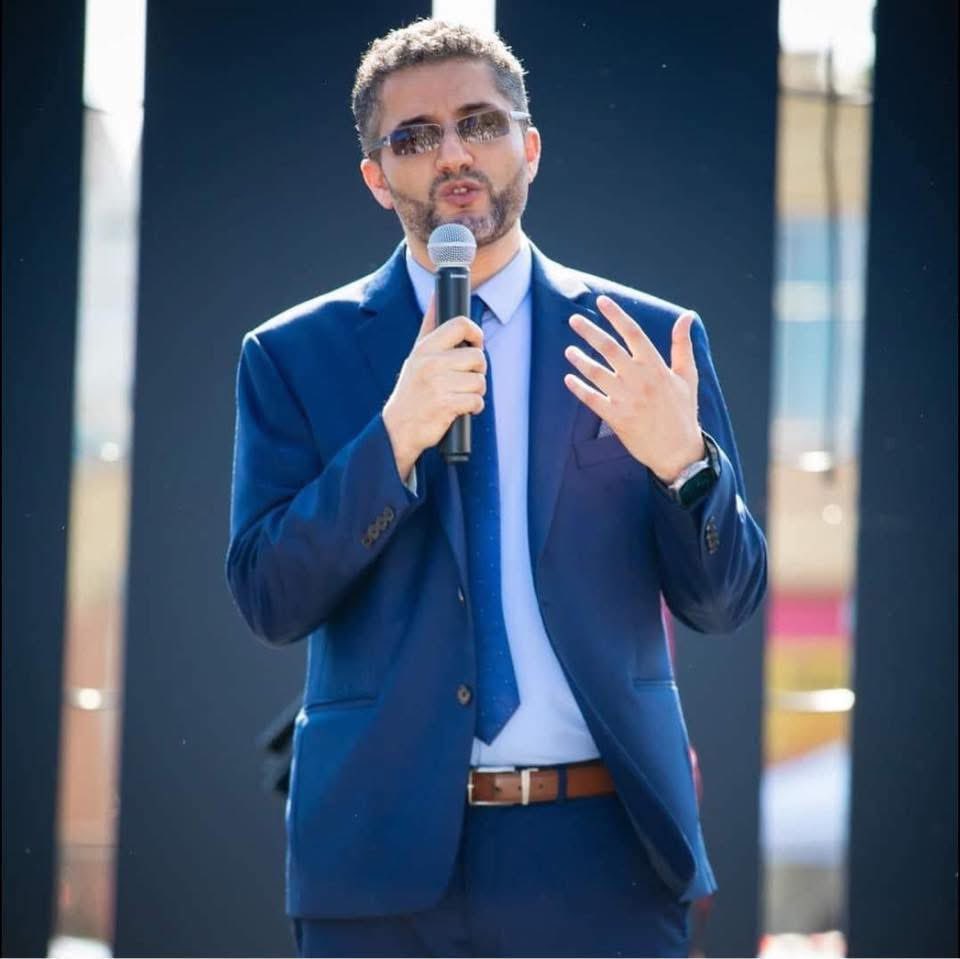 فوز ساحق للامريكي من اصل يمني  آدم الحربي عمدة لمدينة هامترامك في ولاية متشجن خلفاً للعمدة السابق الامريكي من اصل يمني امير غالب بعد اختيار الرئيس ترمب له سفيراً للولايات المتحدة الأمريكية في دولة الكويت.
الجالية اليمنية في الولايات المتحدة الأمريكية تسجل مكانها في تاريخ هذه