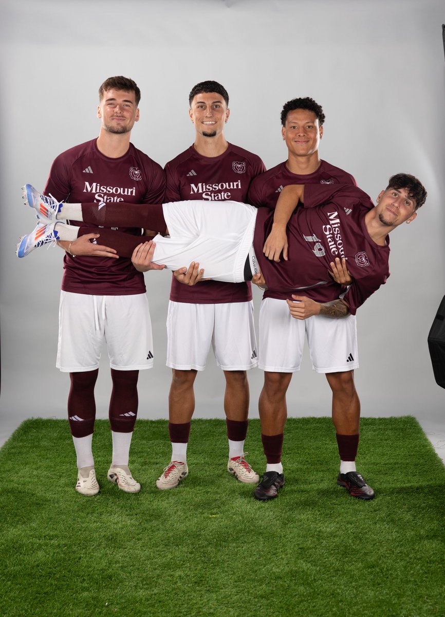 Teamwork makes the pose work 🕺🏻 

Who did it better? 🤔

#GoBears | #BearUp