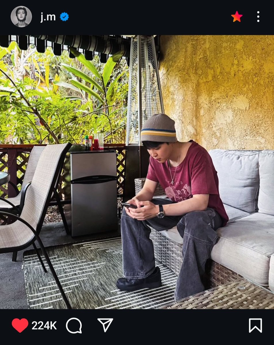 Jimin trying to distract us in our busy hour😂