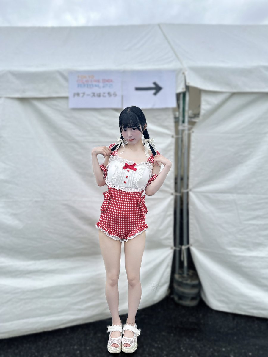 はぐれないように手繋いで？♥