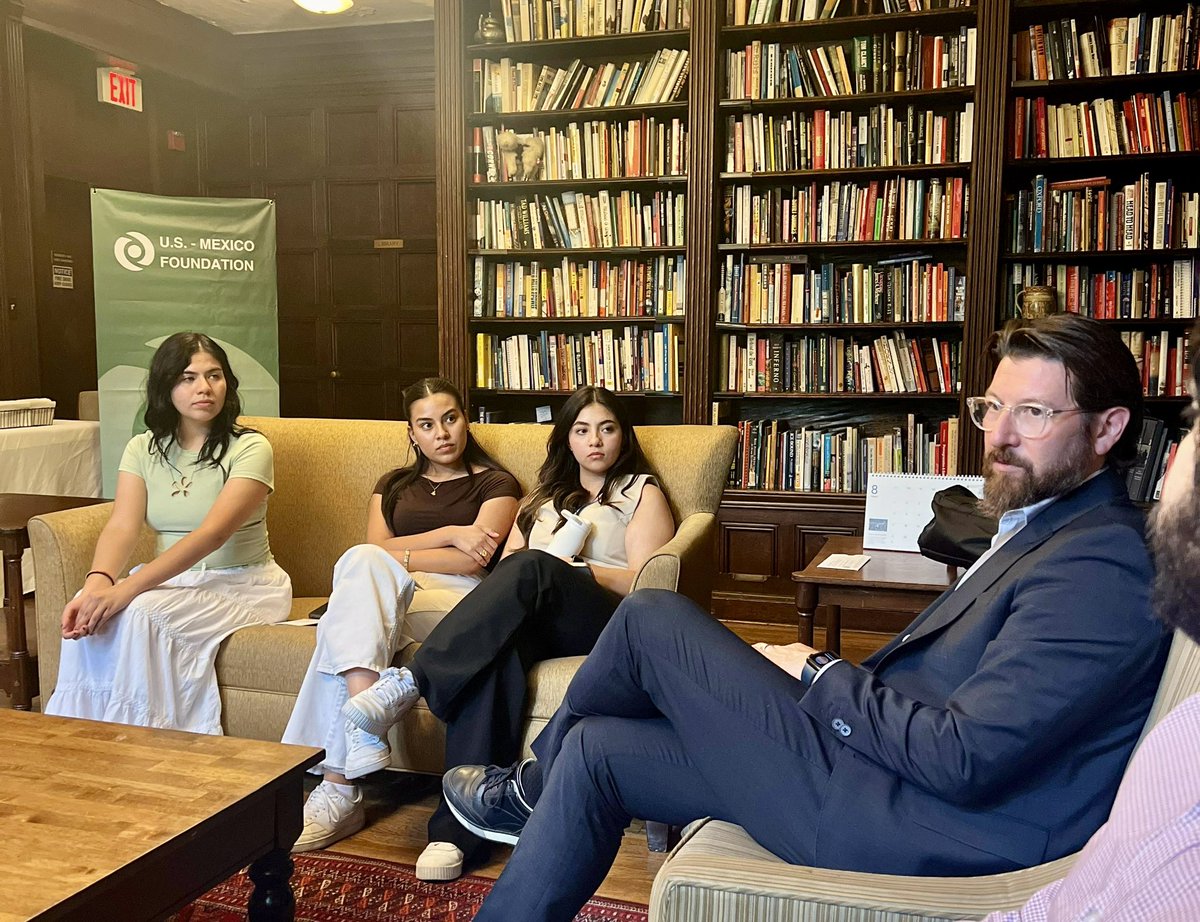 USMexicoFound's tweet image. #200s | 🎉 Welcoming a new wave of talent to DC! Interns from Baja California & Chihuahua just arrived 🇲🇽🇺🇸
After an amazing first round with Querétaro, these grads are ready to start their journey in the US.
Stay tuned for updates! #InternshipProgram #FutureLeaders