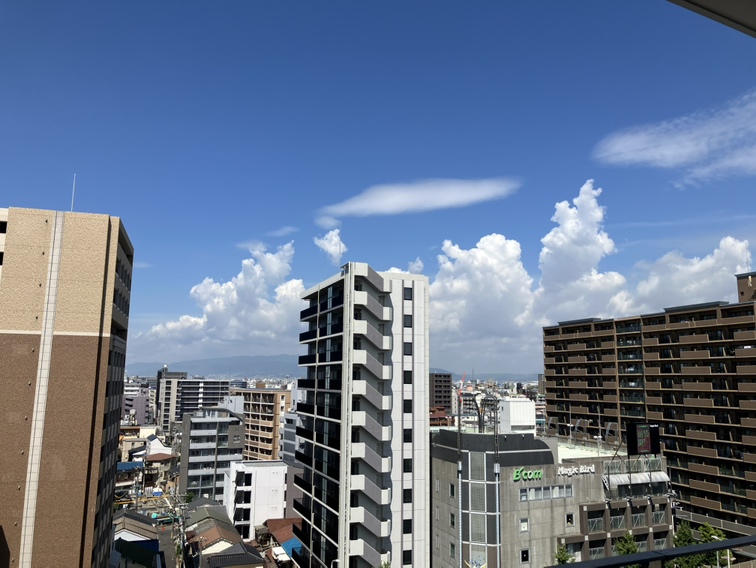 Yamazaki_S_S's tweet image. おはようございます☀
今日の東三国もとっても暑い❣
久しぶりに入道雲が映り込みました☁
#今日は何の日 #WorldWideWebの日 です💻
ネットの普及で世の中物凄いスピードで進化していますね✨
AIがキレイなネオン風WEB画像を生成💕

#企業公式が毎朝地元の天気を言いあう 
#企業公式夏のフォロー祭