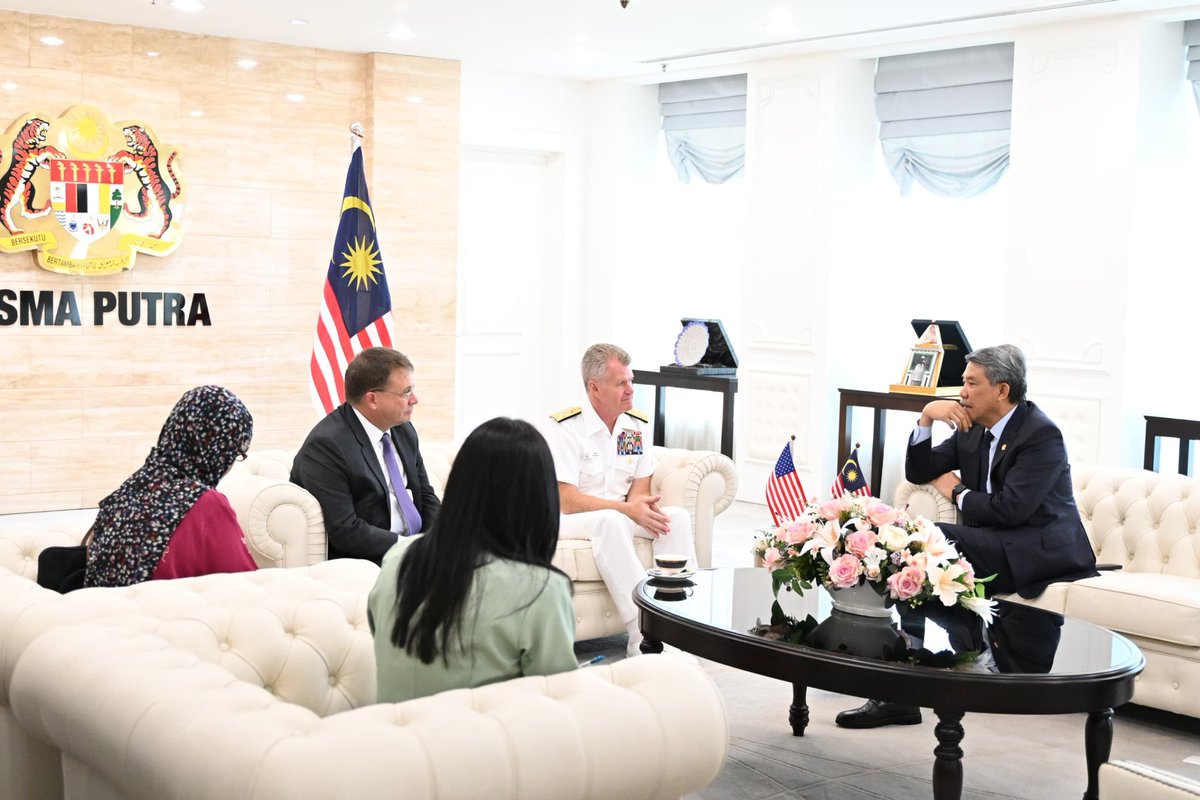 MalaysiaMFA's tweet photo. On 5 August 2025, Foreign Minister Dato’ Seri Utama Haji Mohamad bin Haji Hasan received a courtesy call from Commander of the United States Indo-Pacific Command (US INDOPACOM), Admiral Samuel J. Paparo. (1/3) https://t.co/lpUbhRFnSu