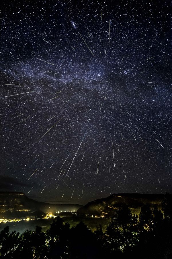 🚨GET READY: For 1000 meteors to hit Earth at speed of 100 per hour on the nights of August 12 and 13, lightning up the sky like fire. 

No equipment is needed—just your eyes and maybe a blanket. 

MAKE SURE TO LOOK UP!🆙