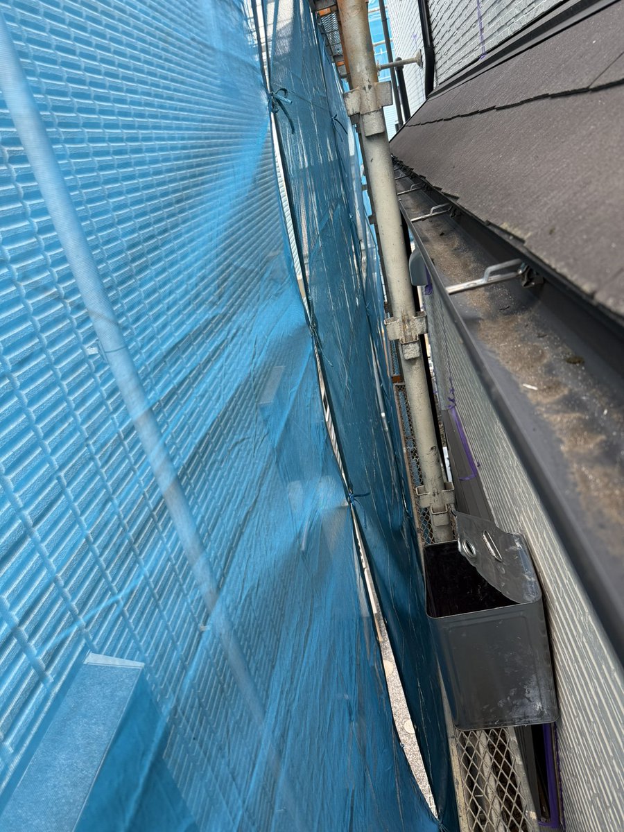 いやいや、どうやって作業するんだよ。
毎回毎回足場屋アホだよな〜
組んで終わりじゃないから👊🏽
毎日やってるのに学習しないよな😅
だから脳筋言われるんですよ。
まあここの足場屋もう使わないって言ってたから我慢我慢😤
足場登るんじゃなくて作業するんですよ。
頭使って下さいね笑