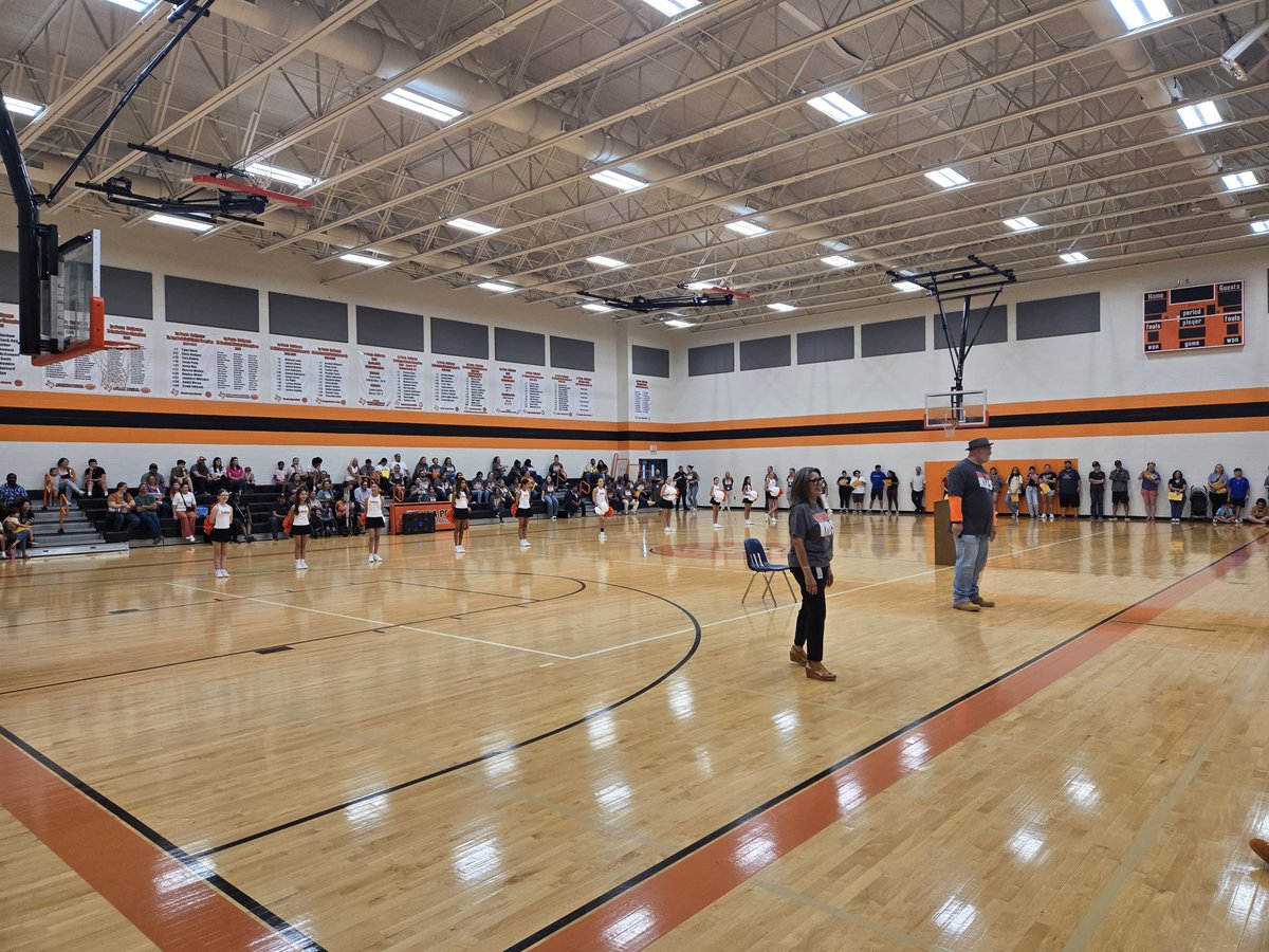 Coach Mac (@lpbigmac) on Twitter photo What a great turnout at our <a href="/Lpjhbullpups/">LPJHBullPupNation</a> 7th Grade Bullpup Camp tonight. Let's goooooo!!! BULLPUPS.......YOU KNOW! π―π§‘πͺπ½ππ½ππ½π₯ #chooselp #LPLegacy #BestNeverRest What a great turnout at our <a href="/Lpjhbullpups/">LPJHBullPupNation</a> 7th Grade Bullpup Camp tonight. Let's goooooo!!! BULLPUPS.......YOU KNOW! π―π§‘πͺπ½ππ½ππ½π₯ #chooselp #LPLegacy #BestNeverRest