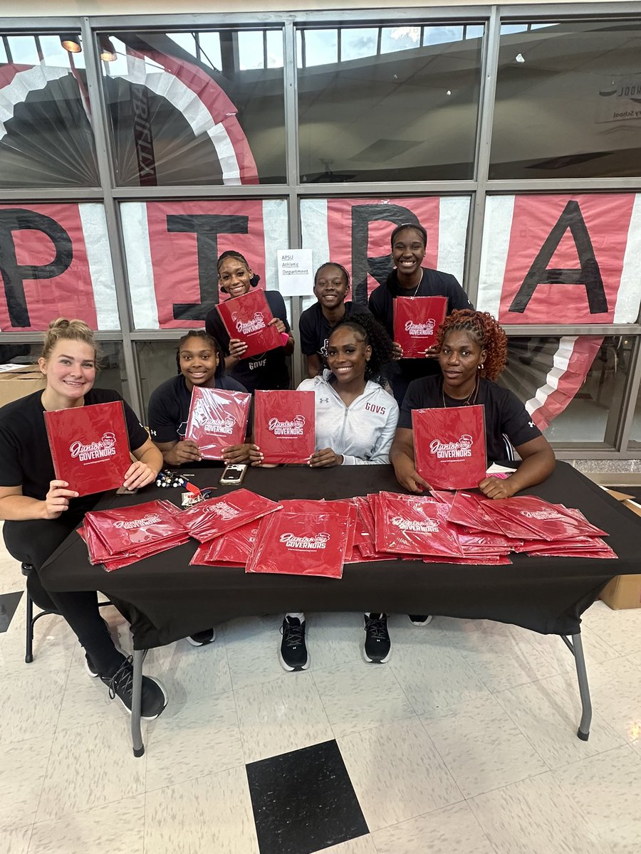 Our young ladies had a great time serving our local elementary schools for their BACK-to-SCHOOL Night📚🍎

#LetsGoPeay