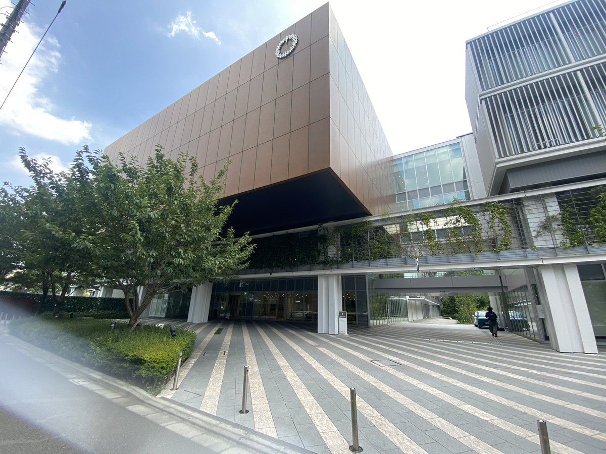 総合型選抜に関して桜美林大学新宿キャンパスで今から取材です。暑い！「ルートマップマガジン」（特別号）