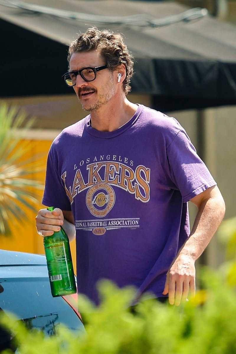 pascalarchive's tweet image. More of Pedro Pascal at the gym today in Los Angeles