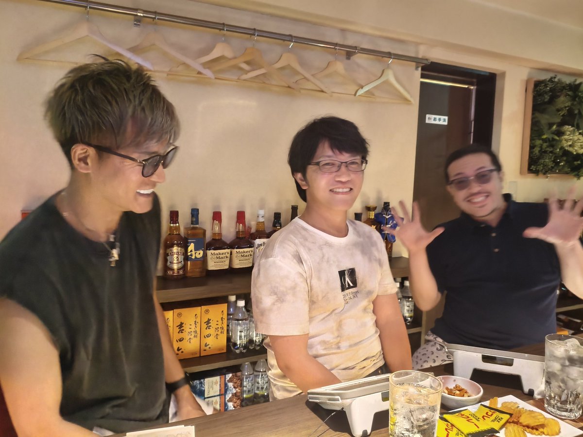 昨日はアニキさんとミコトさんと飲みでした😌ご馳走様でした👏お互い違う所も多いけどそれが面白くて何時間でも話せて楽しかったです☺️

3時まで飲んで帰って、今仕事よ😇