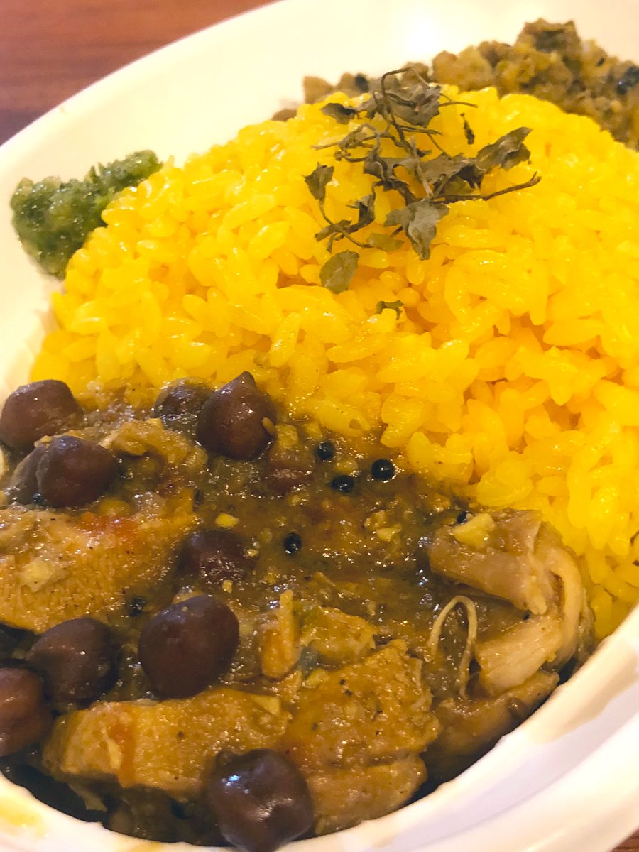 厨房でカレーの準備をしていたら「もうひとりの店員さんにも見せてあげて！」と可愛い声が聴こえてきて…

昨日は平日夜テイクアウトでした！ご来店いただいた可愛いお客様から、今回も素敵な絵をいただきました🌟店内に飾らせていただきます！！(おなまえは加工で消しました〜)