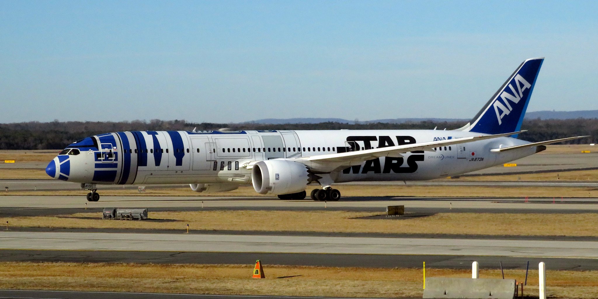 ANA x STARWARS｜R2-D2｜全日空商事｜ BOEING787-9 Company for R2-D2? ANA airline adds more 'Star Wars' Boeing jets