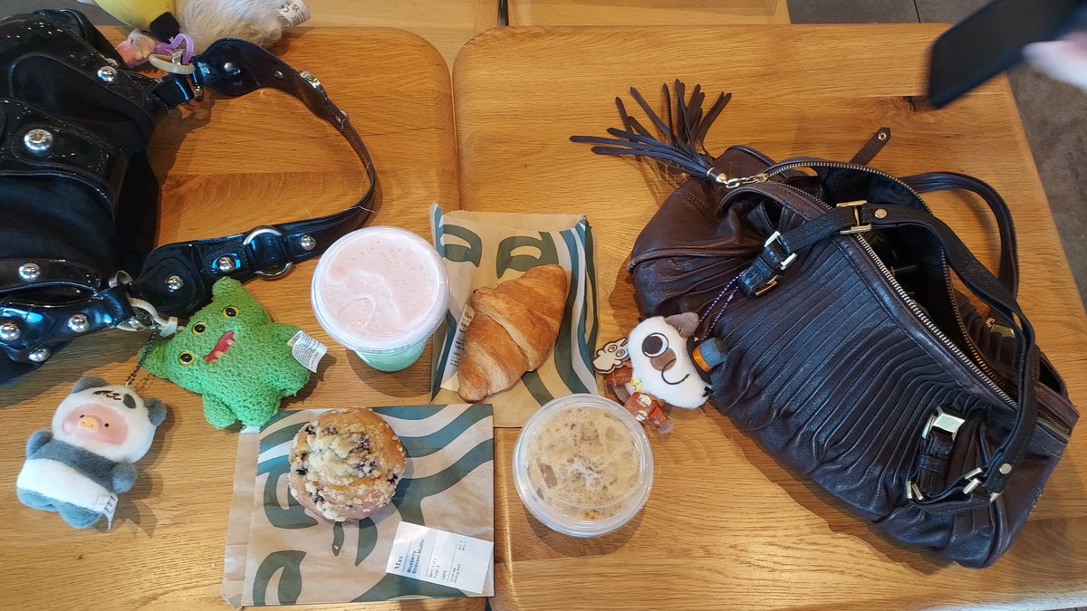 mimipoop123's tweet photo. #CameraEatsFirst https://t.co/loKBiNrzG8