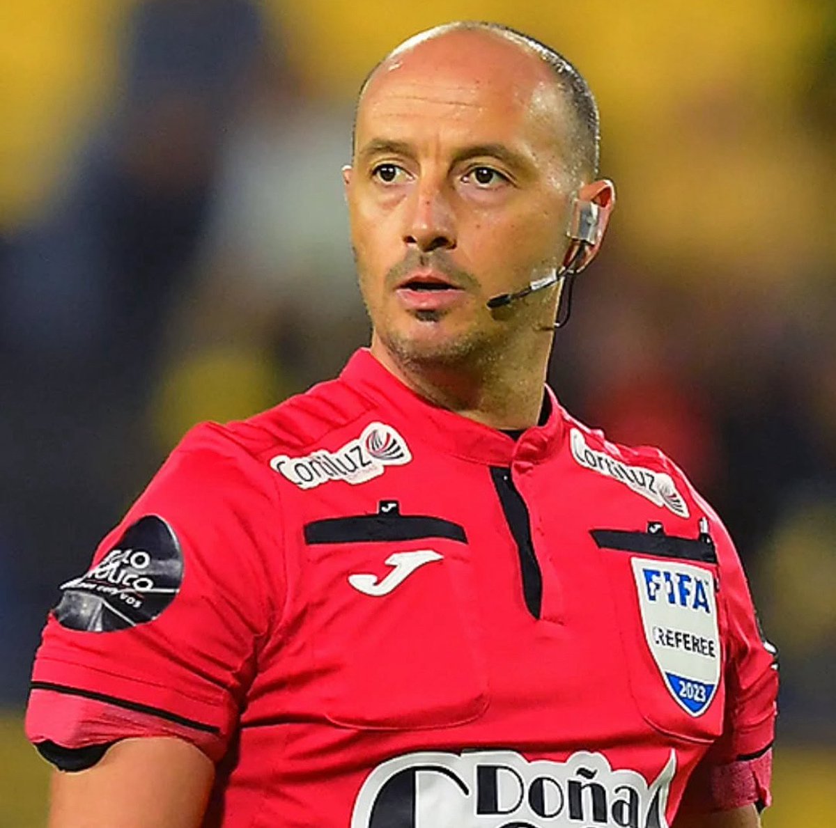 LA LEY DEL CLÁSICO 🫡

Javier Burgos será el árbitro del clásico entre Peñarol y Nacional a disputarse en el CDS.
Diego Dunajec estará a cargo del VAR 📺