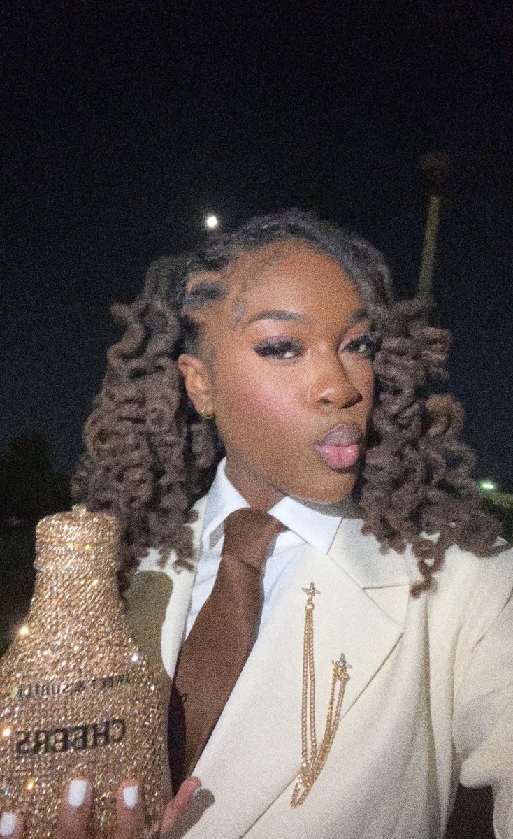 yslltweetss's tweet image. #FORKI🥂