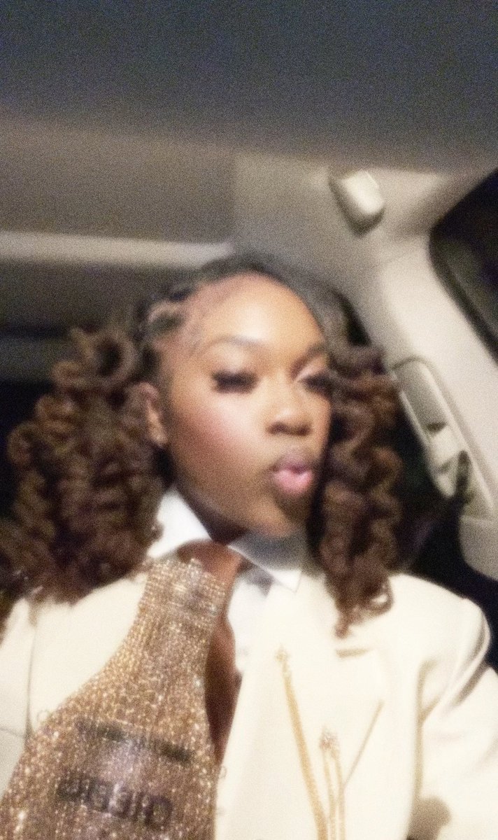 yslltweetss's tweet image. #FORKI🥂