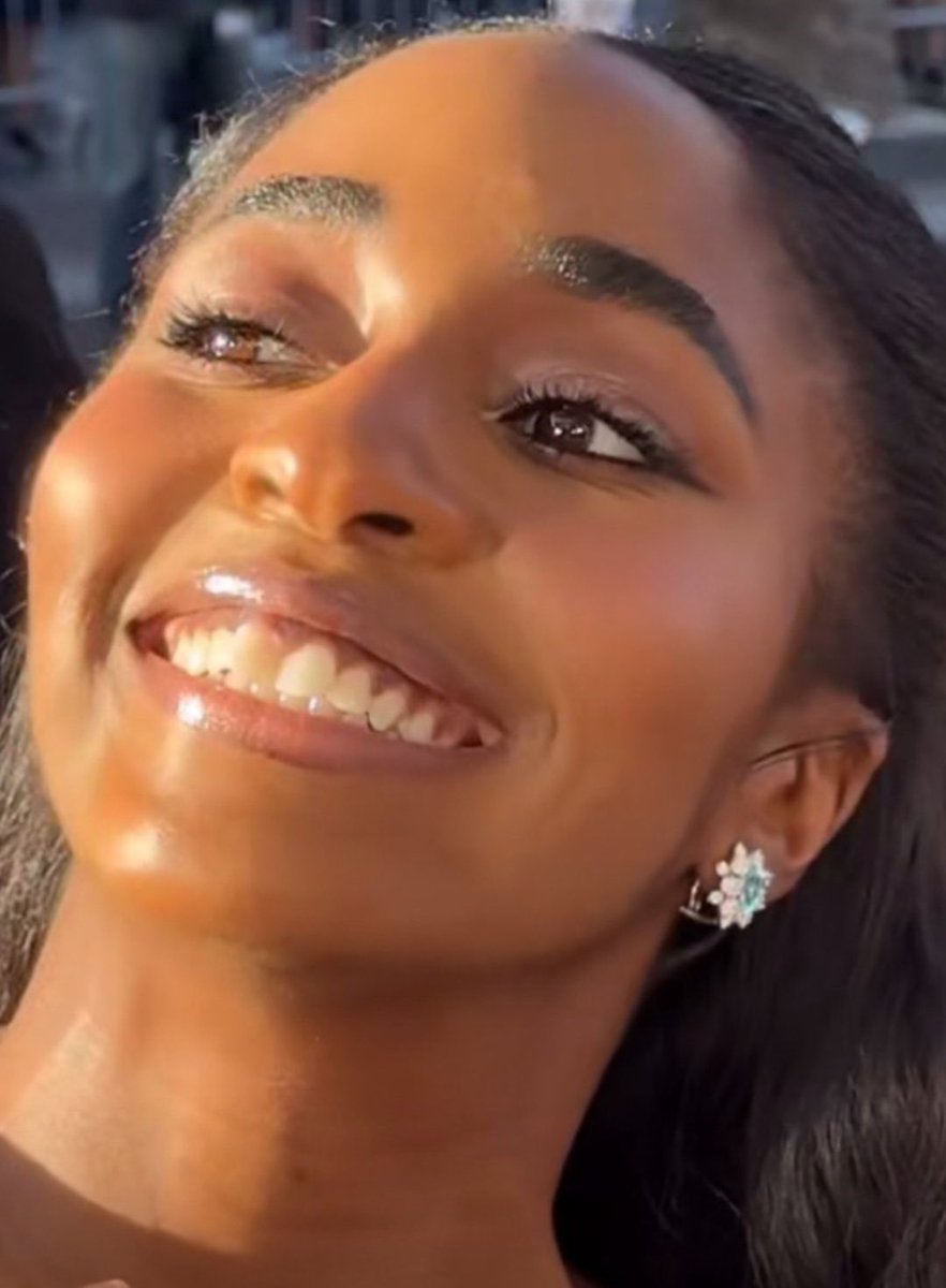 she’s literally sunshine 🥹