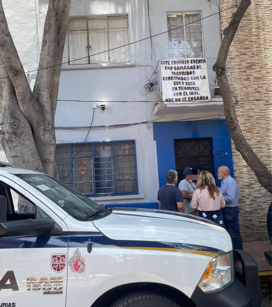 Este día, tras una llamada de emergencia a la Línea Contra Despojos, el equipo de la <a href="/SeGobCDMX/">SEGOB CDMX</a> y elementos de la <a href="/SSC_CDMX/">SSC CDMX</a> atendieron una denuncia por un posible intento de despojo mediante documentación presuntamente falsa.

El #GabineteContraDespojos actuó en menos de 10