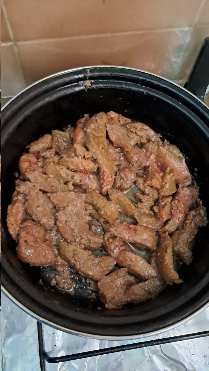 gracapaes's tweet photo. #supermercadosunidos #pracaseca fígado estragado. Comprado hoje. Aspecto estranho. Sem sangue. Ao fritar um cheiro horrível. E sabor amargo. https://t.co/yTxfL9en6z