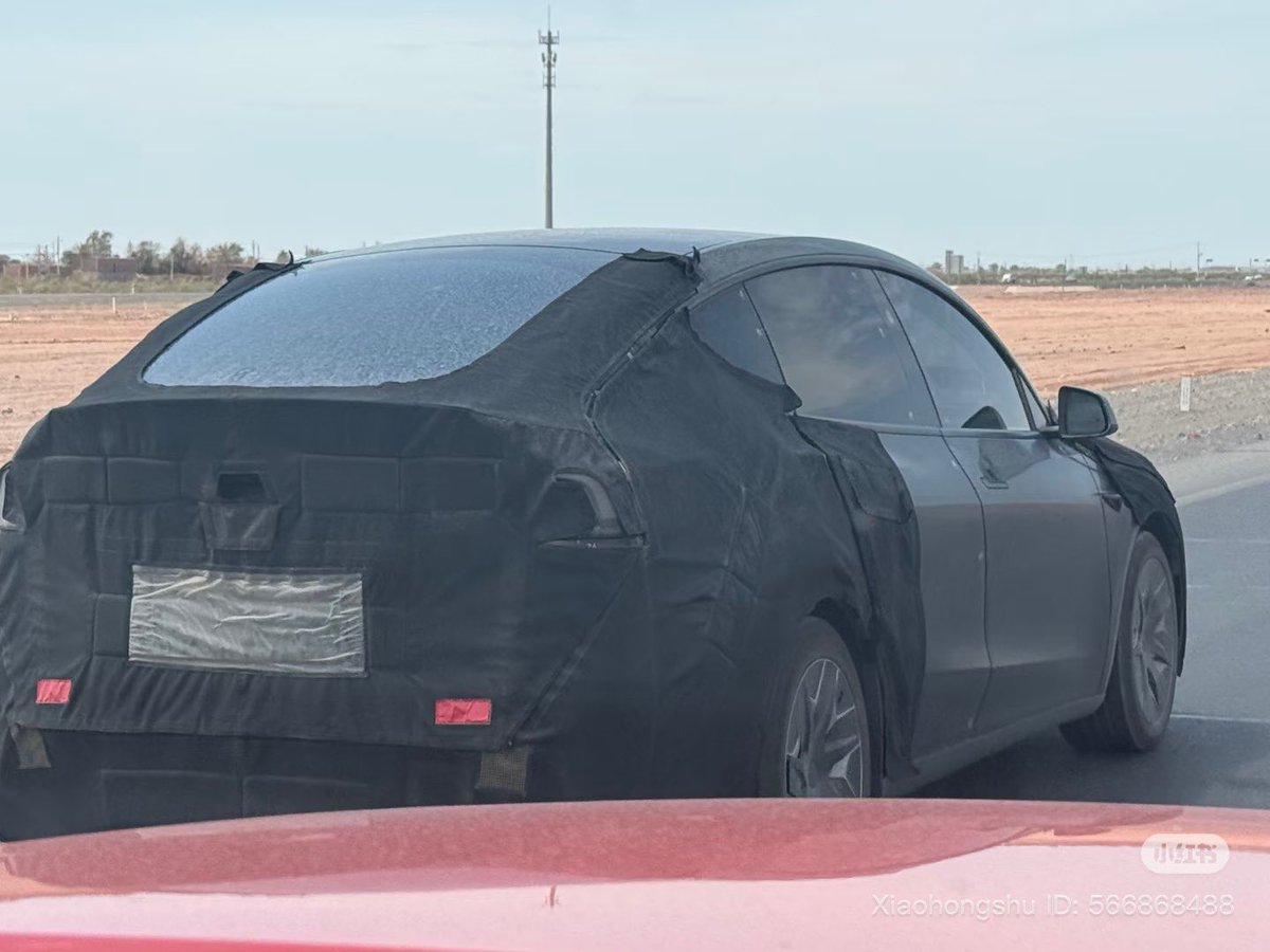 $TSLA 🇨🇳 Six-seater Tesla Model Y L was spotted undergoing testing in the beautiful Xinjiang, China 🔥