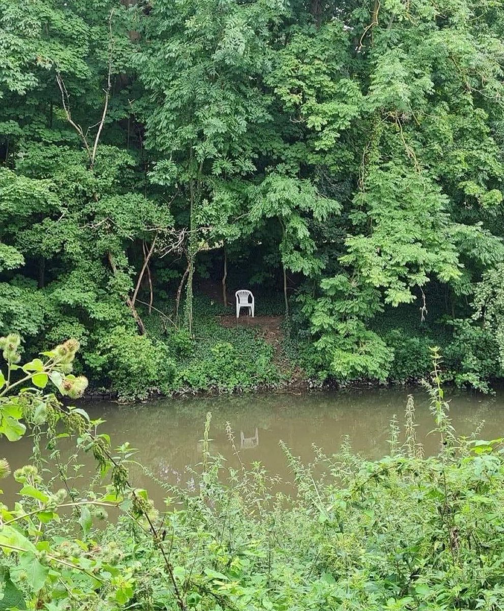 Being on that lake… I swear it’s the most relaxing thing in the world all I need is this! Maybe 2 or 3 poles one for cats (fishing deeper) one for crappie and bluegill and one just for whatever! I’m at PEACE