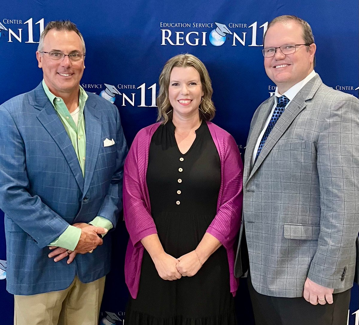 GodleyISD's tweet photo. Lacey Long and Lindsay Simmons were honored for being the Godley ISD Elementary and Secondary Teachers of the Year at the Region 11 banquet. #GodleyLeadGrowServe #WeBelieveGodleyISD #GodleyStudentLearning #GodleyStudentReadiness #GodleyEffectiveStaff https://t.co/AKPqLNBisr
