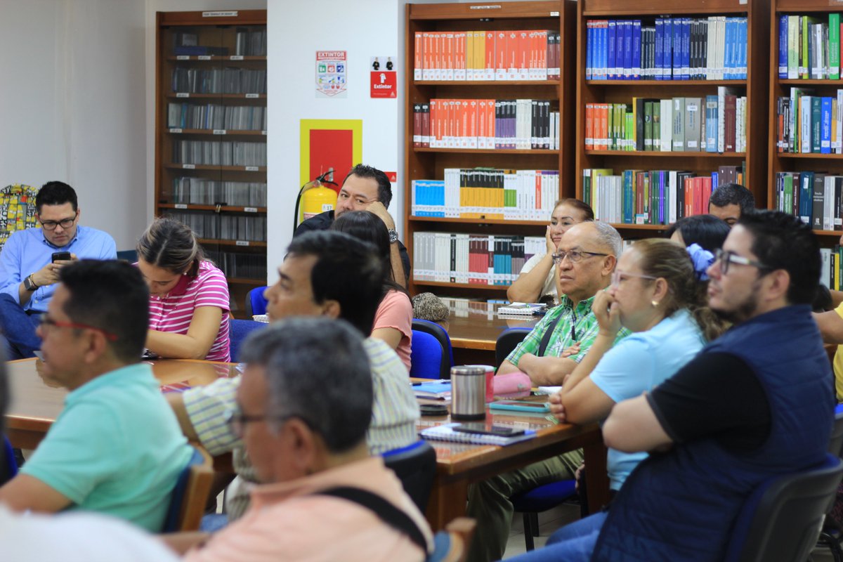 ESAPOficial's tweet photo. #Territoriales | En #Villavicencio nos encontramos con docentes en un espacio de retroalimentación y socialización de logros y avances en nuestra territorial. Con el esfuerzo de todos avanzamos en el propósito de construir la ESAP que soñamos. https://t.co/nRIaP6xF1V
