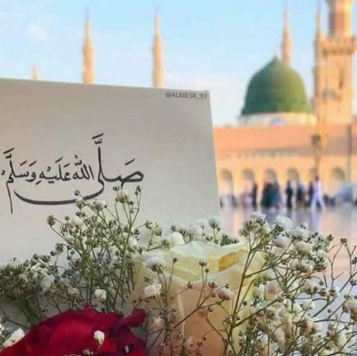 السلام و علیکم ورحمۃ اللہ وبرکاتہ 💕 

سرکاردوعالم ﷺ کی ذات اقدس پر درود پڑھنے کا معمول بنائیں جس طرح ہر عبادت کے لئیے وضو کرنا ضروری ہوتا ہے اسی طرح ہر دعاکے قبول منظور ومقبول ھونےکےلئیے سرورکونینﷺ کی ذات اقدس پر درود شریف پڑھنا بھی لازمی امر ہے ❤️

اٙللـَّهـُمَّ صـَلِِِّ