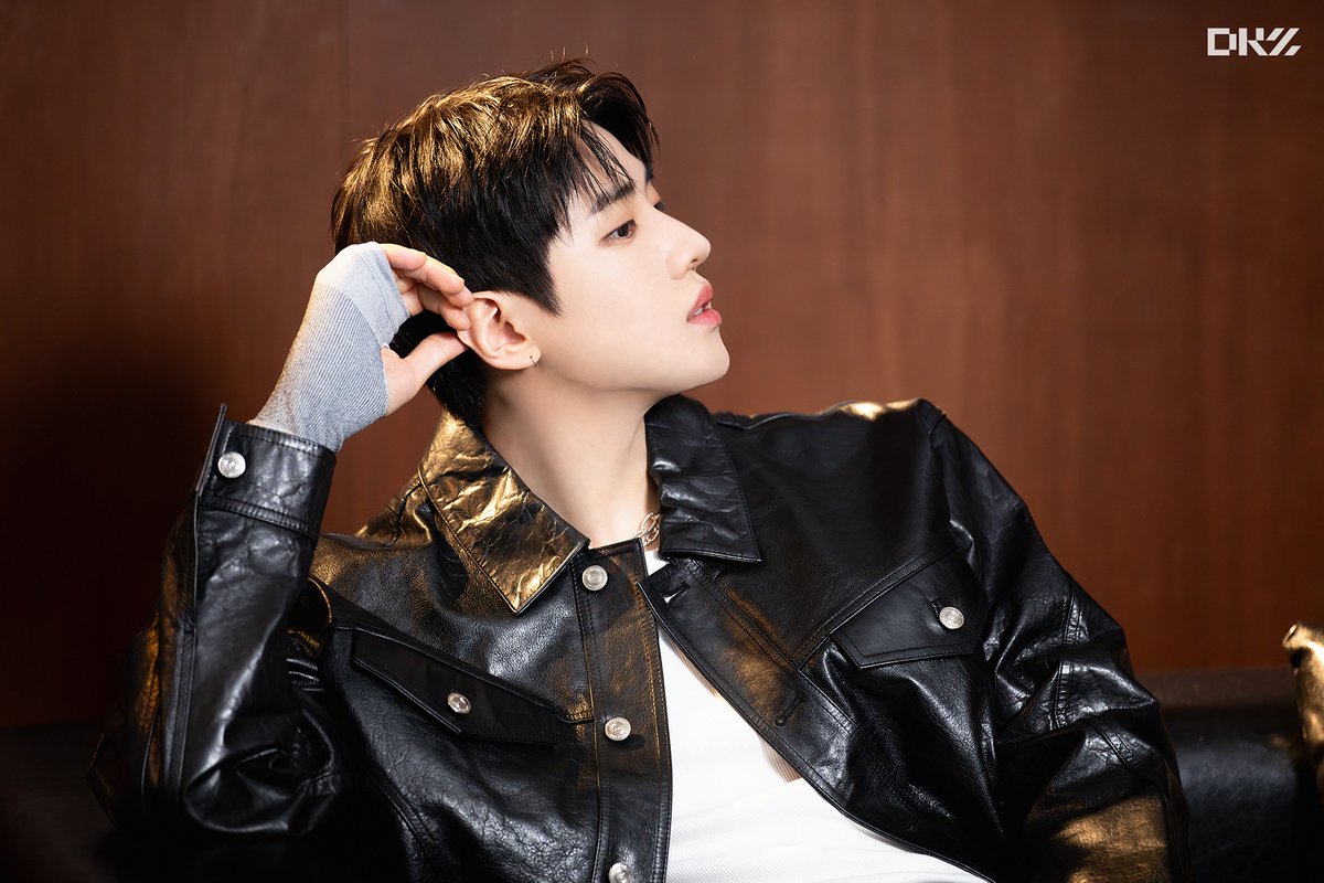 dkz_dy's tweet photo. [📝] [재찬] JAECHAN LIVE TOUR [JCFACTORY] POSTER SHOOT BEHIND

🔗 https://t.co/Z04U8NJvS2

#DKZ #디케이지
#재찬 #JAECHAN
#JCFACTORY https://t.co/AglvihZnyx
