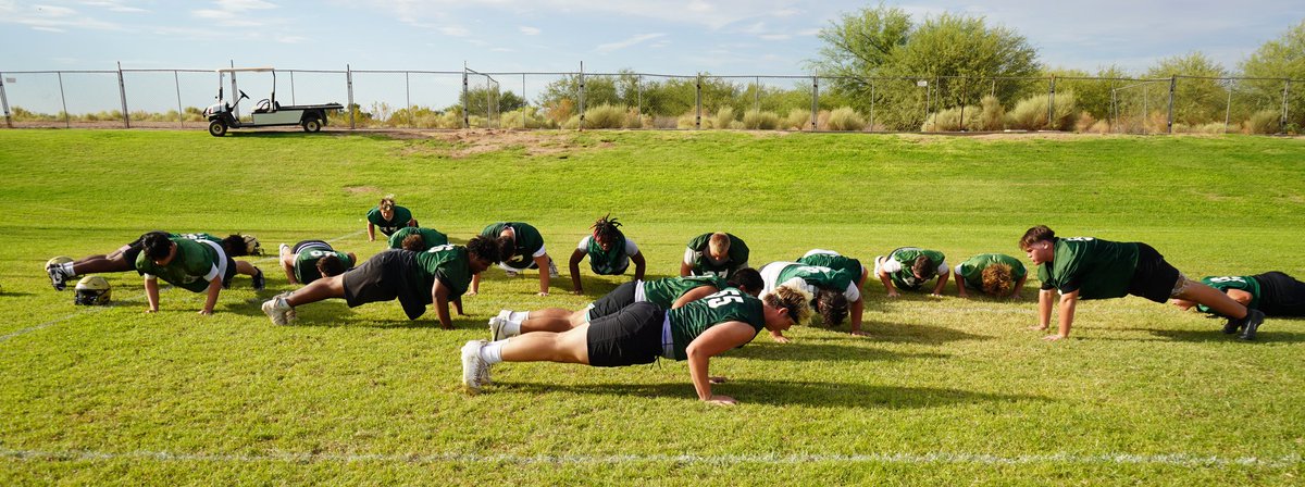 CoachTKelly1's tweet photo. Thanks you for stopping by and taking some great pics of practice today  @carson_devore https://t.co/Gu88i7Sysf
