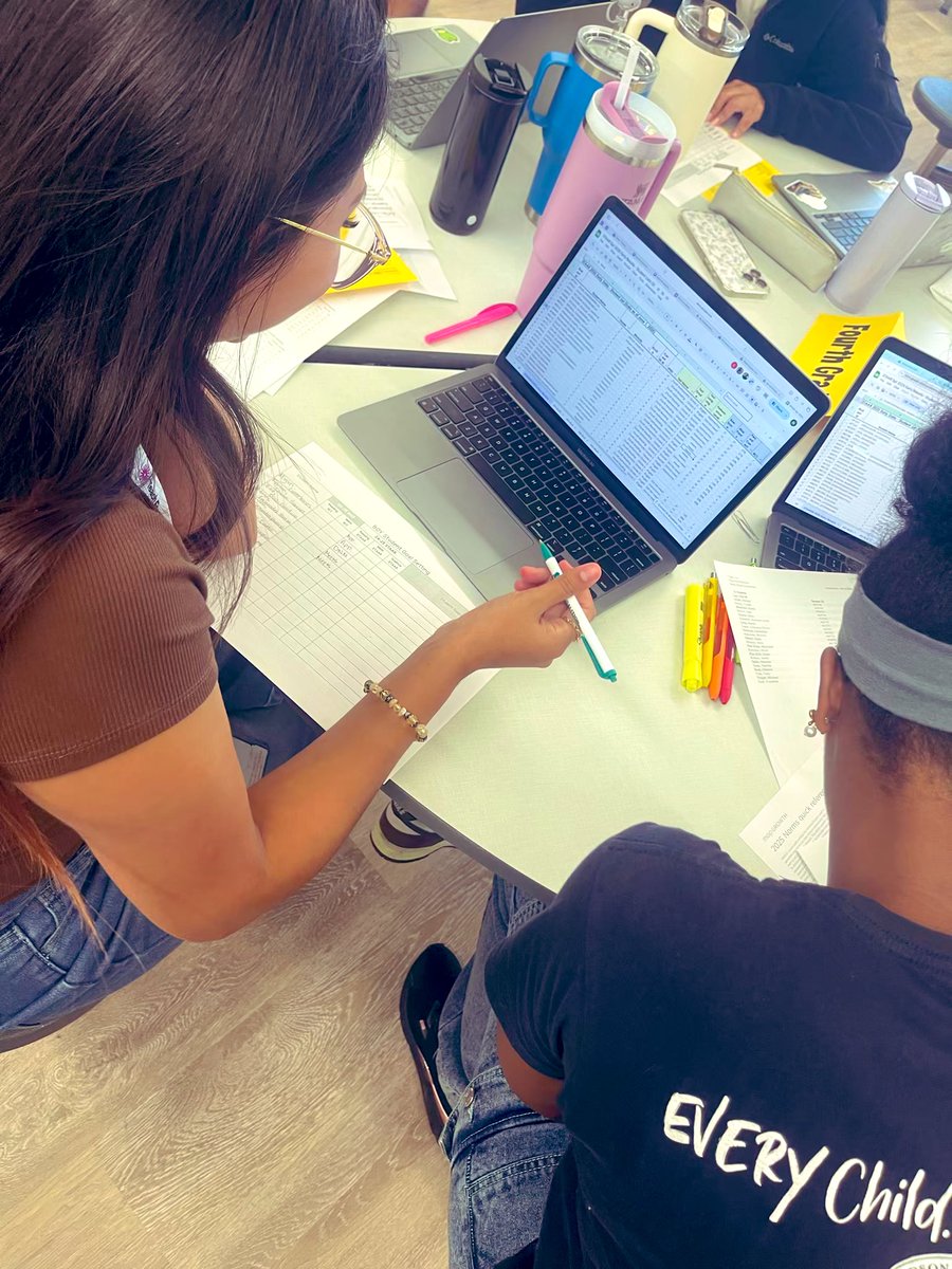 Melissa Davis tweet media