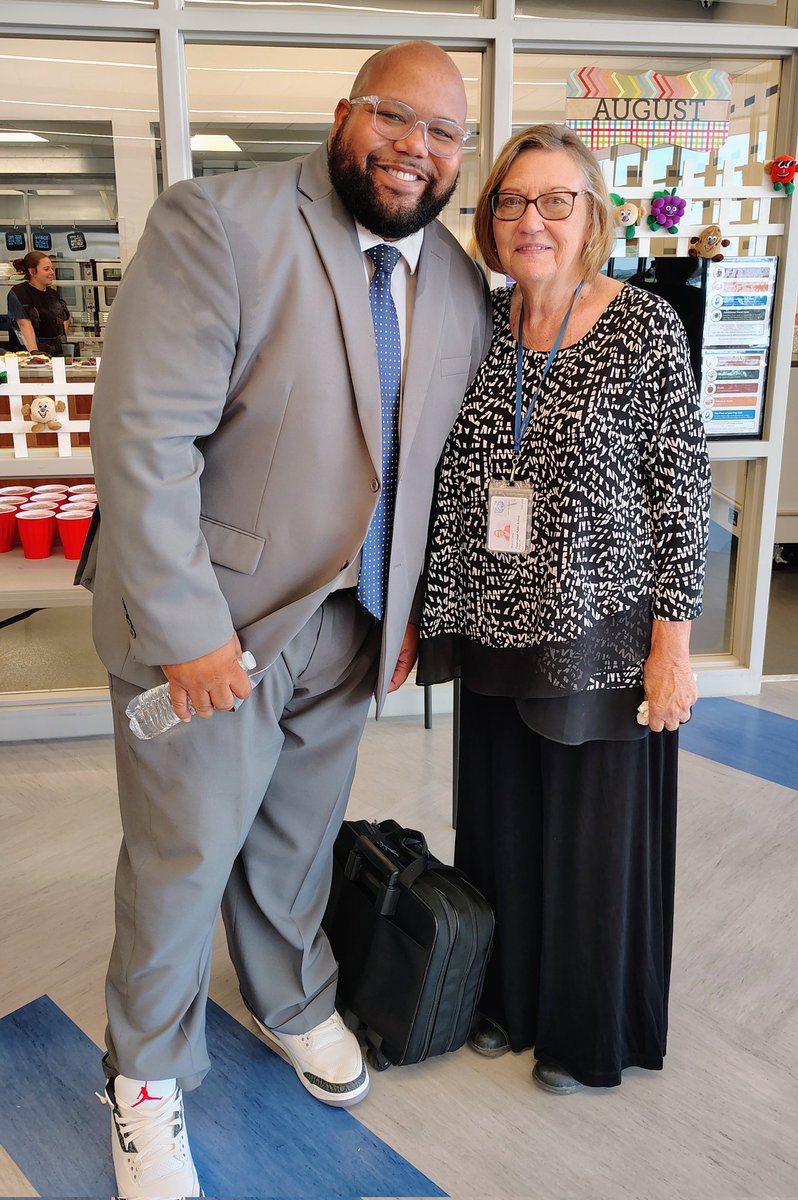 SeanBSolutions's tweet photo. Meet Sharon.  After having the opportunity to bring the 🔥for the staffs of 3 #oklaed schools, I was 😁. But Sharon....wow!  As I was heading out, she stopped me and said: "Hello,I've been a teacher for 47 yrs &amp; you're the best I've ever heard. 🥺https://t.co/QTcUny375Z https://t.co/8T4cFgqkIN