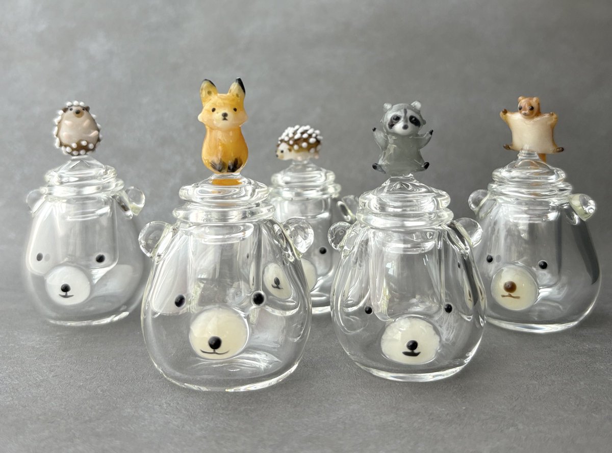 森の仲間達を頭に乗せたクマのインクポット
本日から日本橋三越本店で開催のガラスペン POP UP イベントに納品しました🦊🦝
2025/8/6(水)-8/19(火)